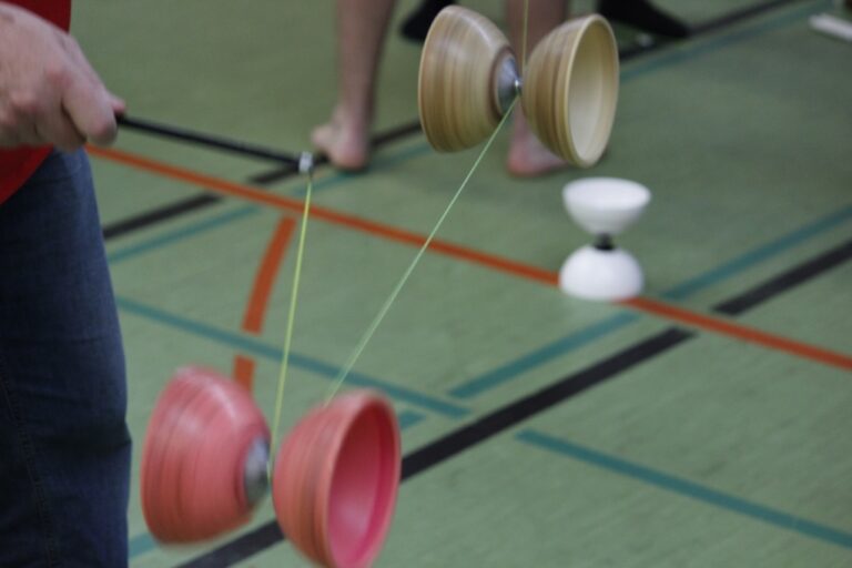 Jonglier- , Go und Schach-Treff für Kinder und Jugendliche